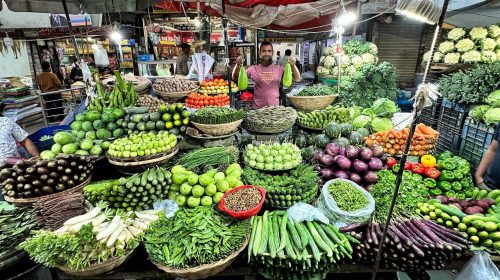 রাজধানীর কাঁচাবাজারে সবজির দাম স্থিতিশীল, মাছ-মাংসে বাড়তি চাপ