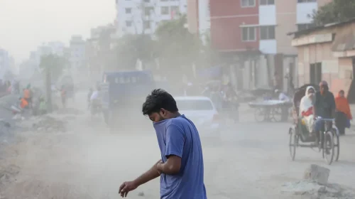 ঢাকার বায়ুদূষণ: 'খুবই অস্বাস্থ্যকর' বাতাসে বাড়ছে স্বাস্থ্যঝুঁকি