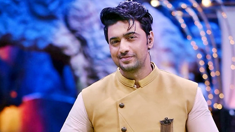 দেব-কাঞ্চন মল্লিকের মঞ্চে রসিকতা: "আপনার জীবন দেখে আমার হিংসে হয়"