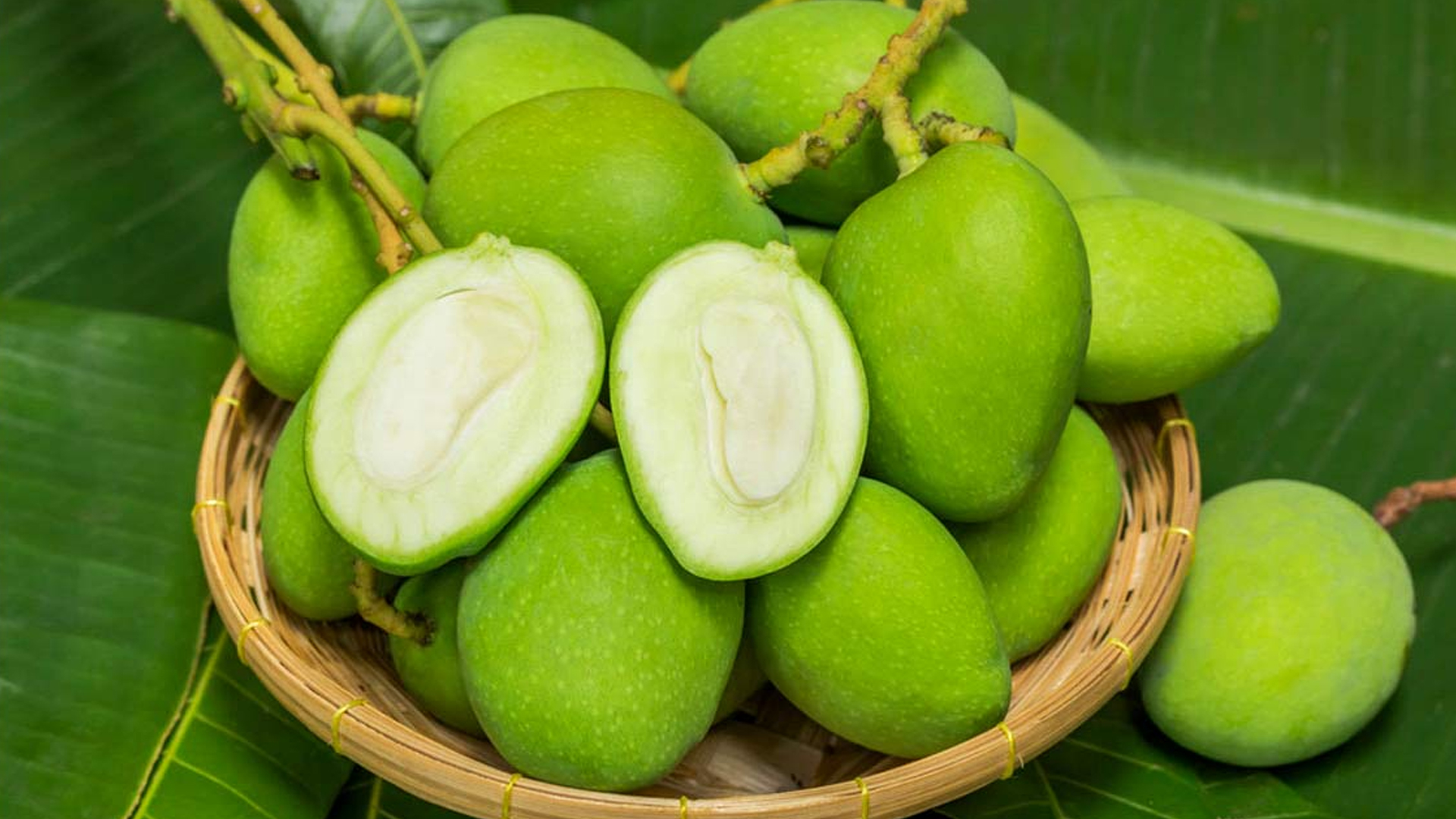কাঁচা আমের অসাধারণ উপকারিতা