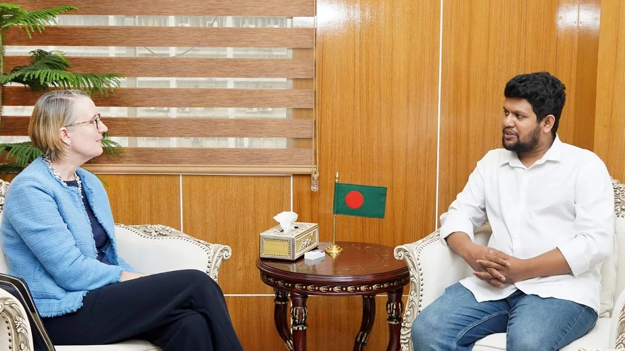 গণমাধ্যম সংস্কারে নতুন উদ্যোগ, সাংবাদিক সুরক্ষায় অধ্যাদেশের চিন্তা: তথ্য উপদেষ্টা