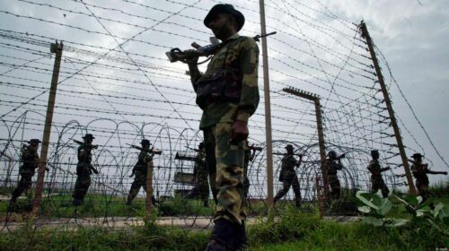 কাশ্মির সীমান্তে টানা ১১ রাত ধরে গোলাগুলি, দুই পক্ষের সেনা আটক