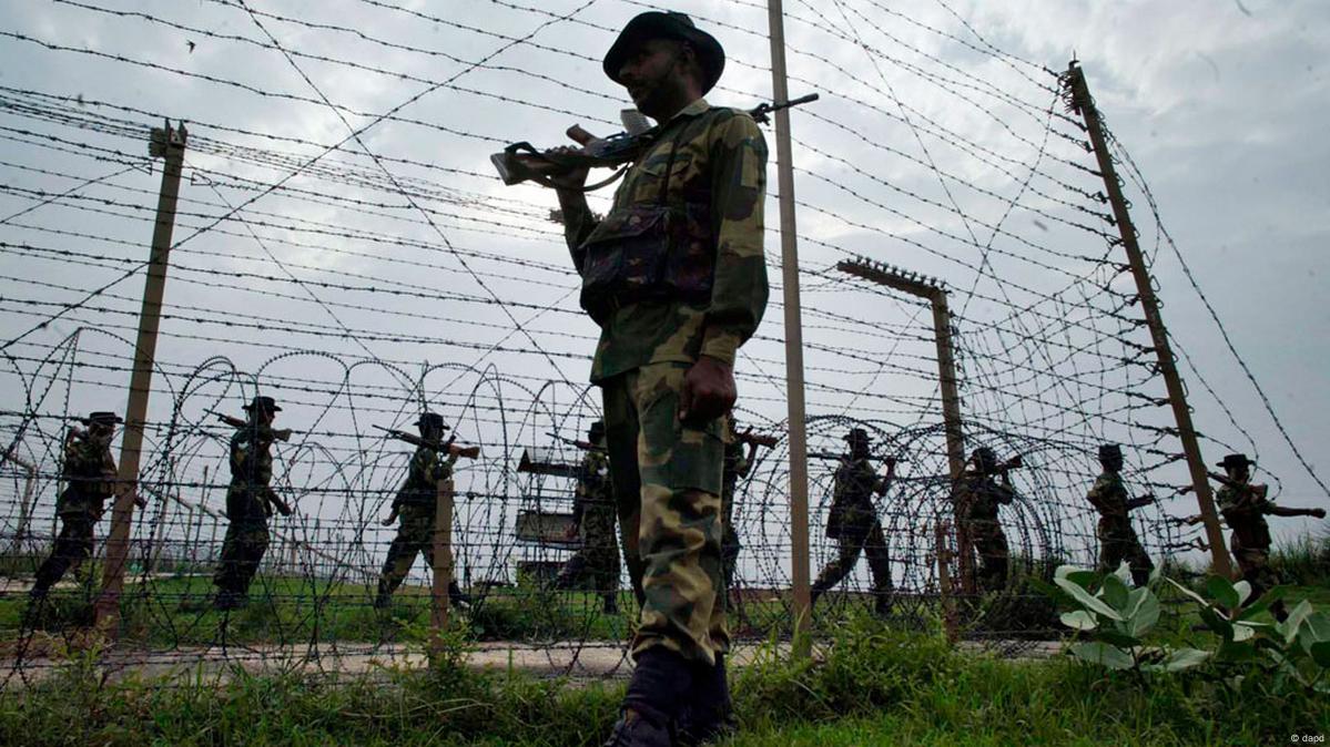 কাশ্মির সীমান্তে টানা ১১ রাত ধরে গোলাগুলি, দুই পক্ষের সেনা আটক