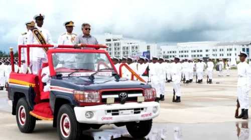 নবীন নাবিকদের বর্ণাঢ্য কুচকাওয়াজে সমাপ্ত হলো বাংলাদেশ নৌবাহিনীর এ-২০২৫ ব্যাচের বুটক্যাম্প প্রশিক্ষণ