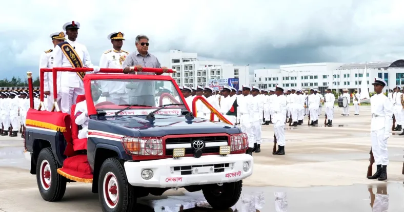 নবীন নাবিকদের বর্ণাঢ্য কুচকাওয়াজে সমাপ্ত হলো বাংলাদেশ নৌবাহিনীর এ-২০২৫ ব্যাচের বুটক্যাম্প প্রশিক্ষণ