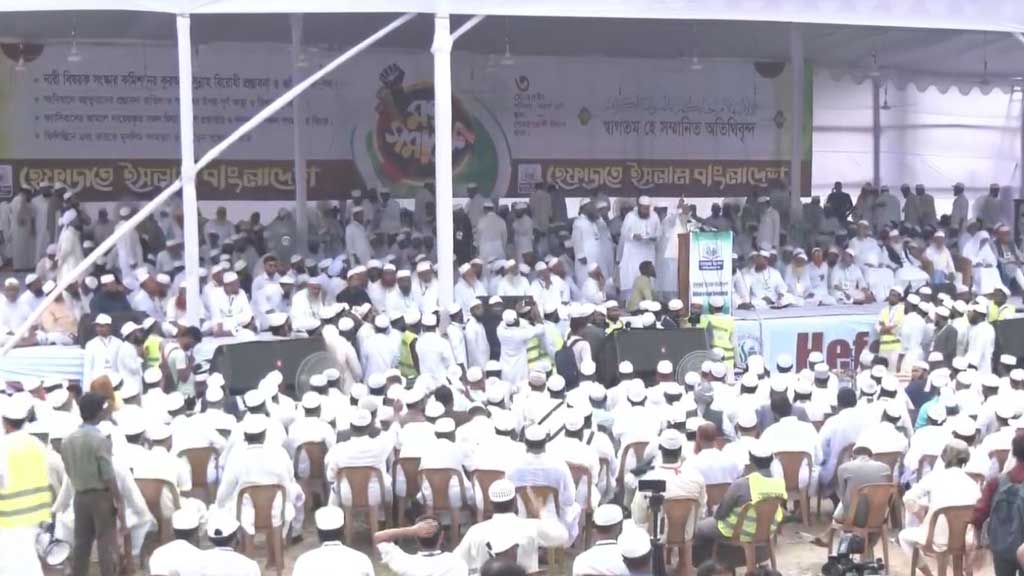 হেফাজতে ইসলামের মহাসমাবেশে জনস্রোত, সোহরাওয়ার্দী উদ্যানে কঠোর নিরাপত্তা