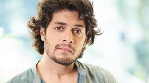 নিজের পথে হাঁটতে চান জুনেইদ খান, বাবার ছায়া এড়িয়ে গড়ছেন ক্যারিয়ার
