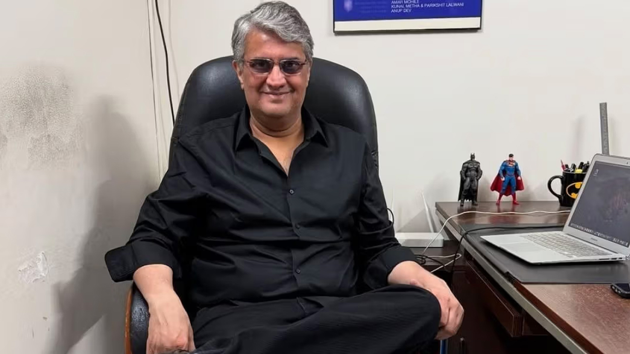 বকেয়া বেতন চাইতে গিয়ে বলিউড পরিচালকের ছুরিকাঘাতে আহত গাড়িচালক, থানায় অভিযোগ দায়ের
