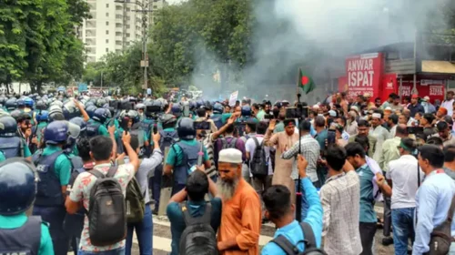 যমুনা অভিমুখে মিছিল: চাকরিচ্যুত বিডিআর সদস্যদের ছত্রভঙ্গ করল পুলিশ