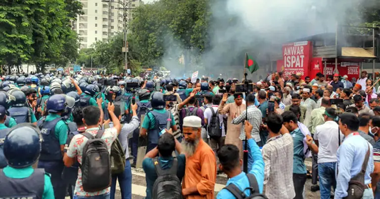 যমুনা অভিমুখে মিছিল: চাকরিচ্যুত বিডিআর সদস্যদের ছত্রভঙ্গ করল পুলিশ