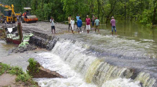 হিমাচলে মেঘভাঙা বৃষ্টি ও ধস: জলবায়ু বিপর্যয়ের ভয়াবহ বার্তা